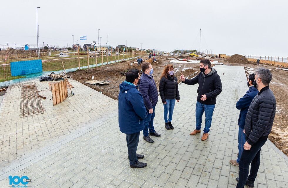 El Intendente Pérez recorrió la obra del “Parque de los Cien Años”