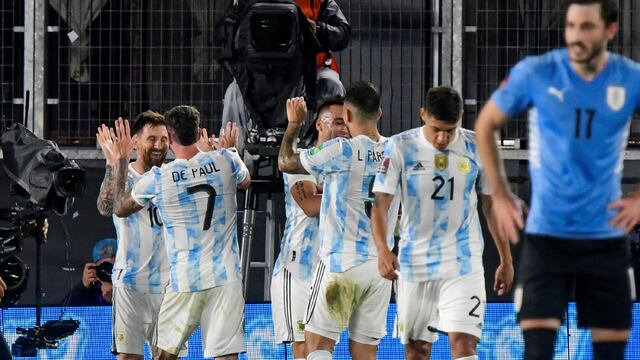 Messi, De Paul, Lautaro y Paredes son la imagen de la felicidad que transmite un equipo que cada vez está mejor. (AP)