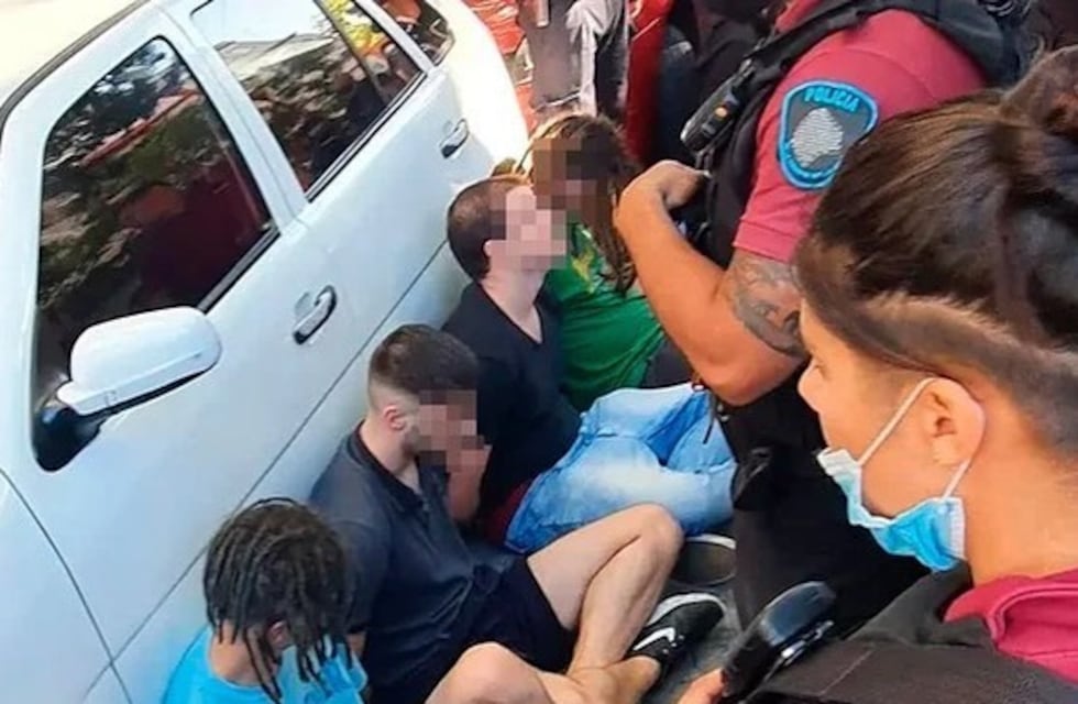 Un grupo de jóvenes abusó sexualmente de una chica de 20 años a plena luz del día en Palermo