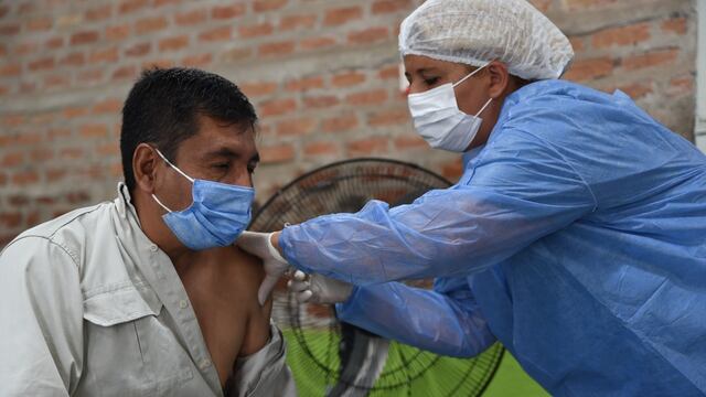 La Capital catamarqueña comenzó a vacunar a su personal estratégico