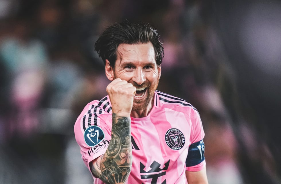No es Newell’s: Lionel Messi posó con la camiseta de un club argentino y desató una locura