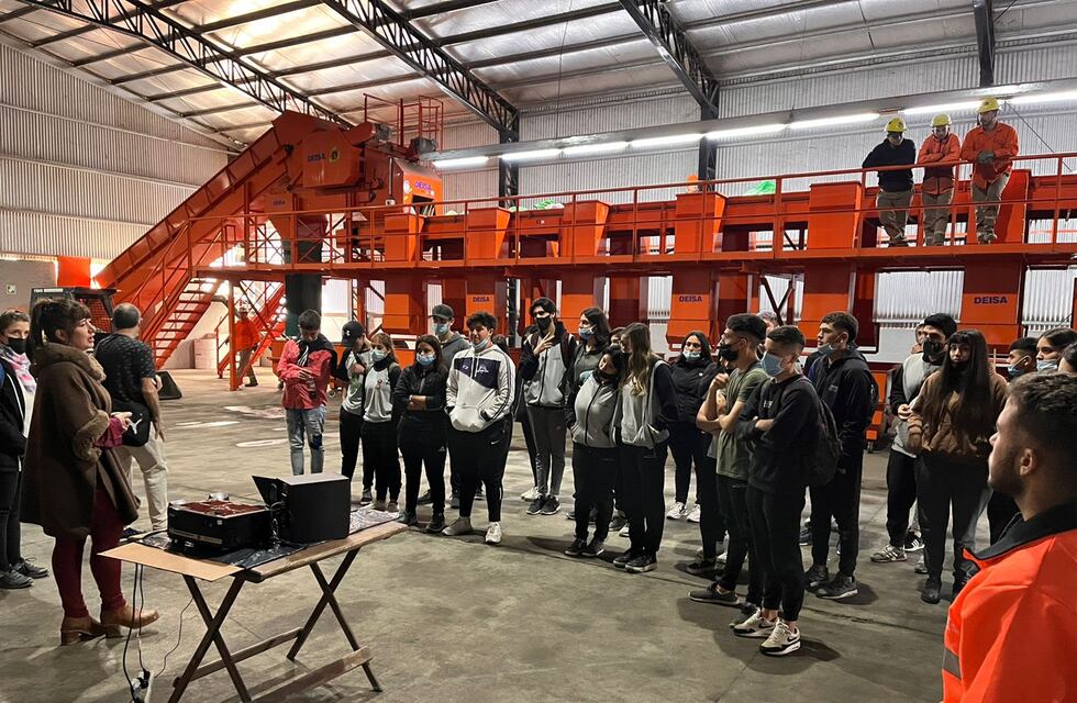 Las escuelas visitan el Centro Ambiental de Carlos Paz para conocer “desde adentro” el tratamiento de los residuos
