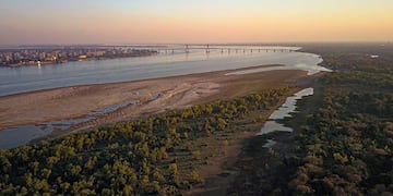 Impresionante nueva fisonomía del Río Paraná entre Corrientes y Chaco.