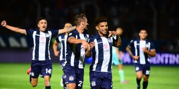 La celebración de Talleres tras el 1 a 0 de Valoyes ante Godoy Cruz, por semifinales de Copa Argentina. (José Gabriel Hernández / La Voz).