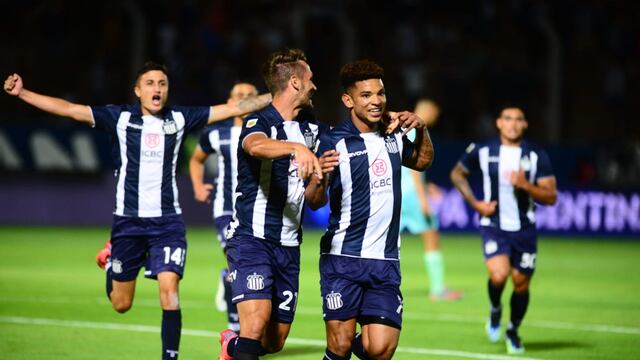 La celebración de Talleres tras el 1 a 0 de Valoyes ante Godoy Cruz, por semifinales de Copa Argentina. (José Gabriel Hernández / La Voz).