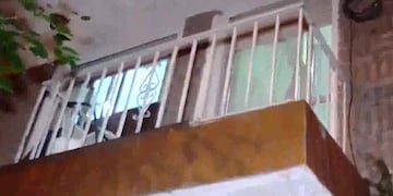 Frente a la vivienda en Hilarión de la Quintana y Laprida quedaron vidrios rotos del ventanal. (Canal 3)