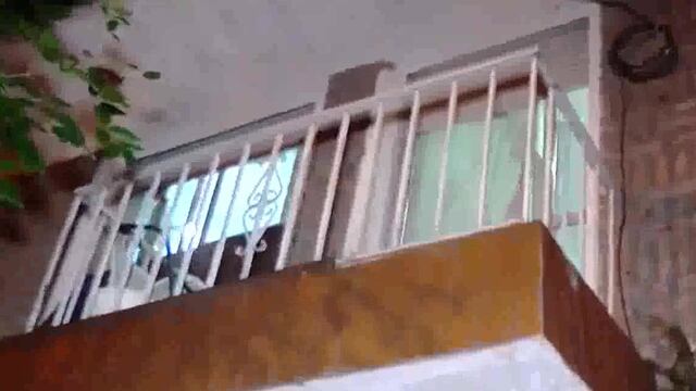 Frente a la vivienda en Hilarión de la Quintana y Laprida quedaron vidrios rotos del ventanal. (Canal 3)