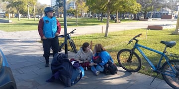 Las jóvenes desaparecidas fueron encontradas en la Plaza Constitución.