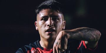 Facundo Farías, delantero de Colón, la joyita que quiere Boca y Juan Román Riquelme para la Copa Libertadores.