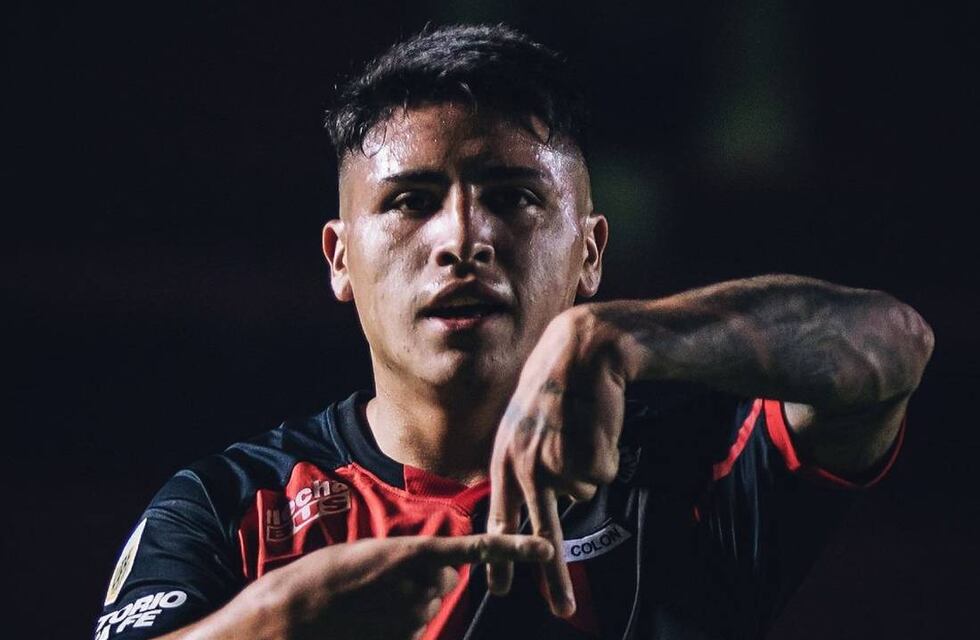 Colón rechazó la oferta de Boca por Facundo Farías y puede caerse la negociación