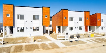 Se trata de viviendas tipo Duplex, de dos dormitorios; entre las que se cuentan 6 viviendas adaptadas para personas con movilidad reducida.