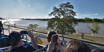 Paseo en Bus Turistico Costanera Paraná.
