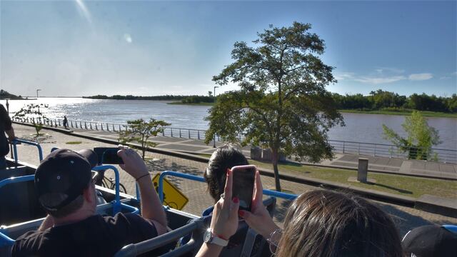 Paseo en Bus Turistico Costanera Paraná.