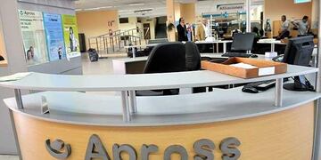 Las autoridades investigan una millonaria estafa en contra del Apross.