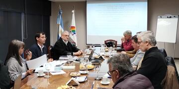 Reunión de los senadores Pirola y Calvo junto a la Cooperativa "Guillermo Lehmann" y la UCSF