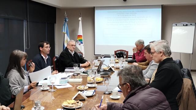 Reunión de los senadores Pirola y Calvo junto a la Cooperativa "Guillermo Lehmann" y la UCSF