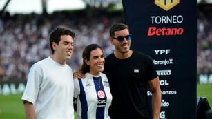 Sebastián Fassi junto a sus hermanos, en la previa de la definción para Talleres. Todo el aliento para su padre, el mandamás Albiazul.