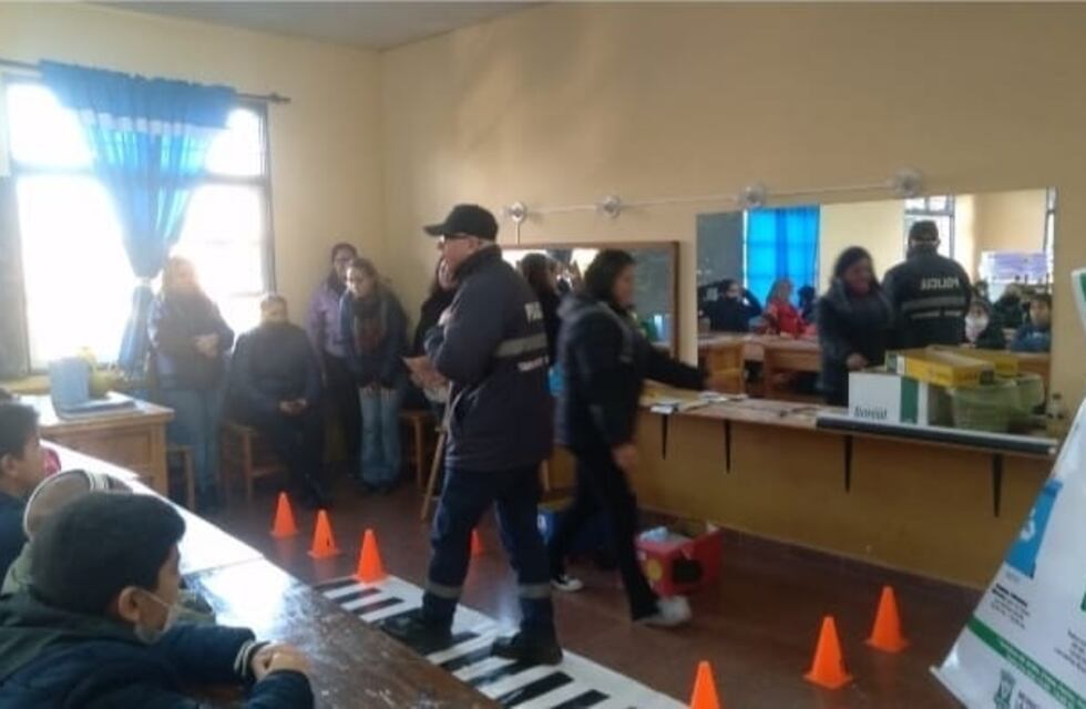 Puerto Iguazú: se llevó adelante una charla de educación vial y ambiental en la Escuela 746
