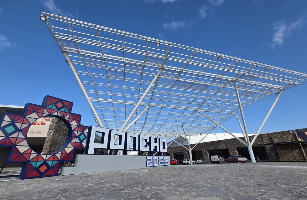 Una fiesta tejida en símbolos: la chacana guía el Poncho 2025