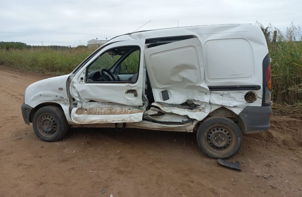 El Fuertecito: fuerte choque entre dos vehículos en un camino rural