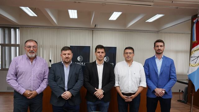 Oscar Martinez (intendente de Frontera), Pablo Pinotti (intendente de Sunchales), Leonardo Viotti (intendente de Rafaela), Lisandro Mársico (presidente del Concejo Municipal de Rafaela) y Gonzalo Aira (intendente de San Vicente)
