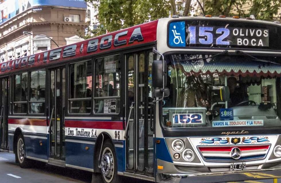 Mató a un hombre en el colectivo de una puñalada y la Justicia lo declaró inimputable