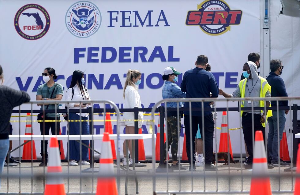 Vacuna COVID-19: Madre e hija viajaron desde Mendoza al exterior para vacunarse contra el coronavirus