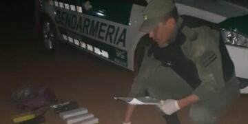 Interceptan contrabando de marihuana transportado por un motociclista en Puerto Iguazú.