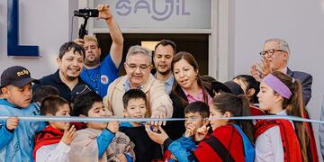 El gobernador Raúl Jalil y el intendente Enzo Carrizo, pusieron en funcionamiento el "Punto Joven"