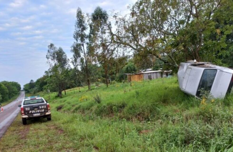 Un hombre terminó lesionado tras despistar con su vehículo en Villa Bonita