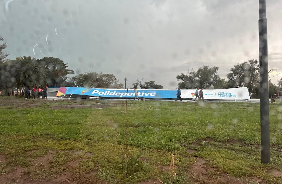 Se derrumbó el techo de otro polideportivo por la fuerte tormenta en Córdoba
