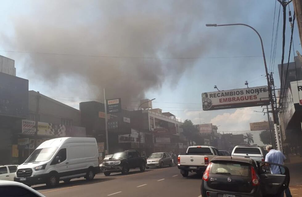 Incendio afectó el taller de una casa de repuestos en Posadas