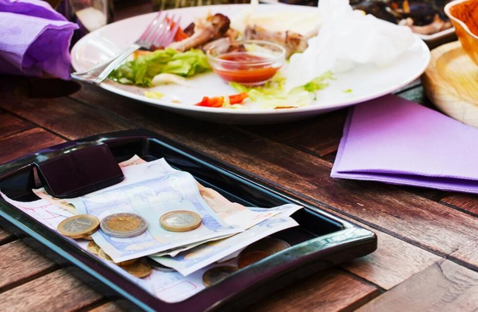 “¿Tan difícil es salir a comer y no ser un rata?”, una moza no recibió propina y su queja se volvió viral