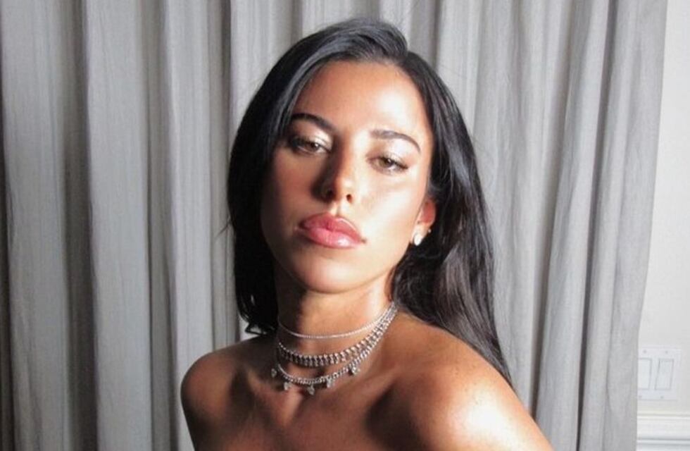 Victoria Villarroel encendió las redes con una microbikini celeste