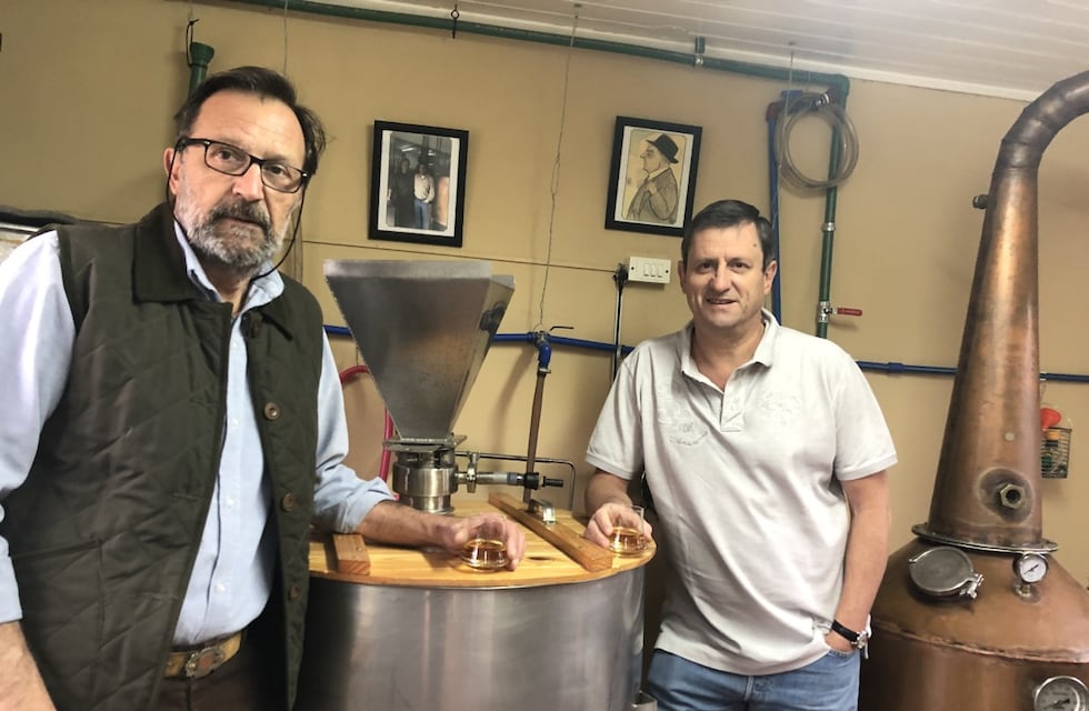 Inspirados por su abuelo inmigrante, dos hermanos tienen su propia destilería de whisky