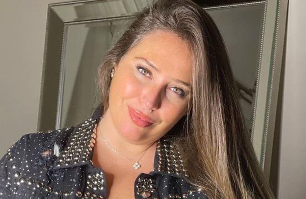Mar Tarrés destapó su sensualidad al posar con una enteriza muy escotada para DivasPlay