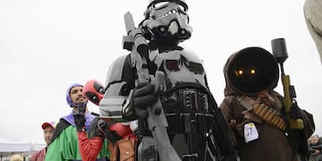 La pasarela se convirtió en un multiverso de cine, cómic y anime.