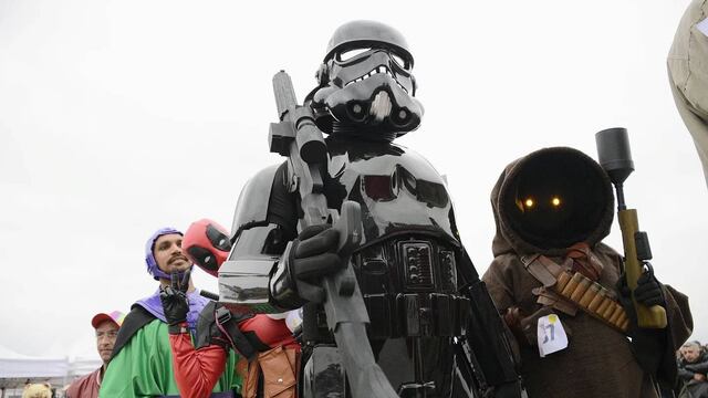 La pasarela se convirtió en un multiverso de cine, cómic y anime.