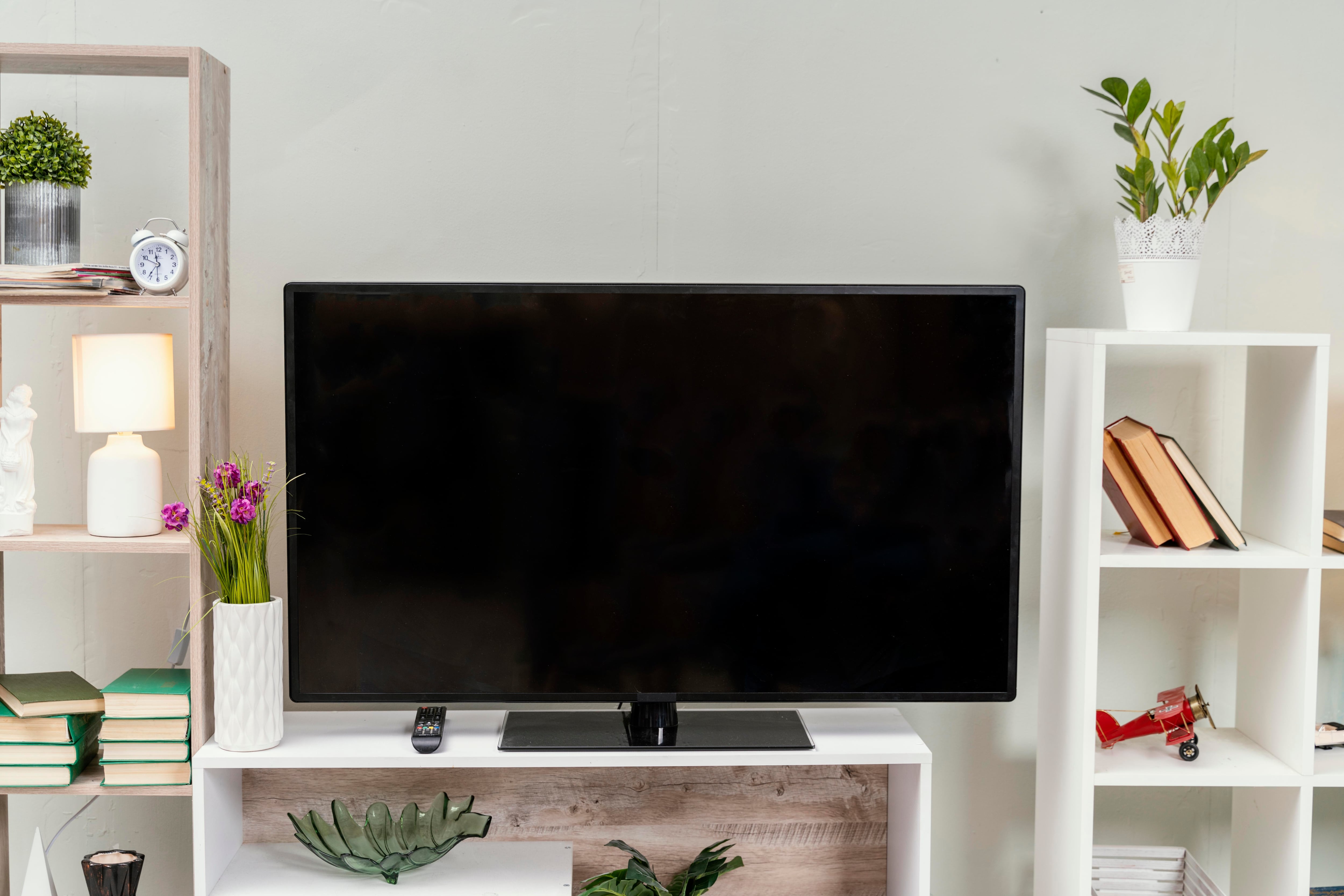 Televisión en habitación.