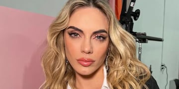Emilia Attias brilló con outfit ultra escotado y dejó muy poco para la imaginación