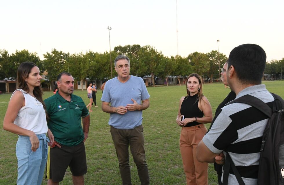 Mayor iluminación en espacios deportivos y recreativos del barrio Mora