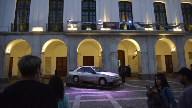 La Noche de los Museos en el Cabildo Histórico, con temática de "Volver al futuro".