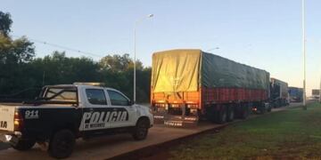 Retienen siete camiones cargados con granos que evadieron el ingreso tributario a Misiones.