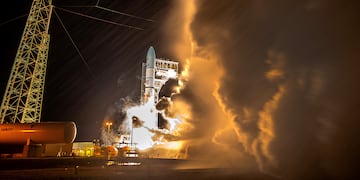 El cohete Vulcan Centaur de United Launch Alliance, vehículo de la Misión Peregrine One de Astrobotic, al momento de despegar del complejo de lanzamiento espacial en el Centro Espacial Kennedy, situado en Merritt Island, Florida, el pasado lunes.