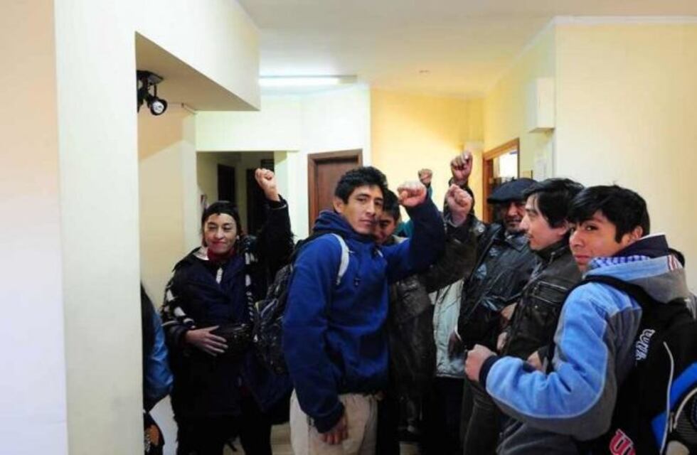 Los mapuches tomaron el juzgado federal de Esquel para exigir la renuncia del juez Otranto