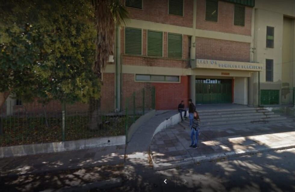 Un alumno de 13 años fue a la escuela con un arma