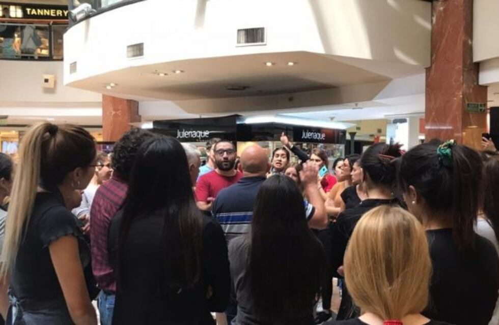 Coronavirus: protesta de trabajadores de Patio Olmos