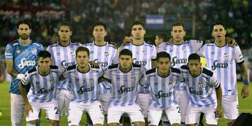 equipo plantel formacion futbolistas jugadores The players Atletico Tucuman of Argentina, pose before their Copa Libertadores football match against Bolivia's Wilstermannt at Felix Capriles Stadium, in Cochabamba, Bolivia on April 11, 2017. / AFP PHOTO / ar / AIZAR RALDES cochabamba bolivia campeonato torneo copa libertadores 2017 futbol futbolistas partido Wilstermann atletico de tucuman