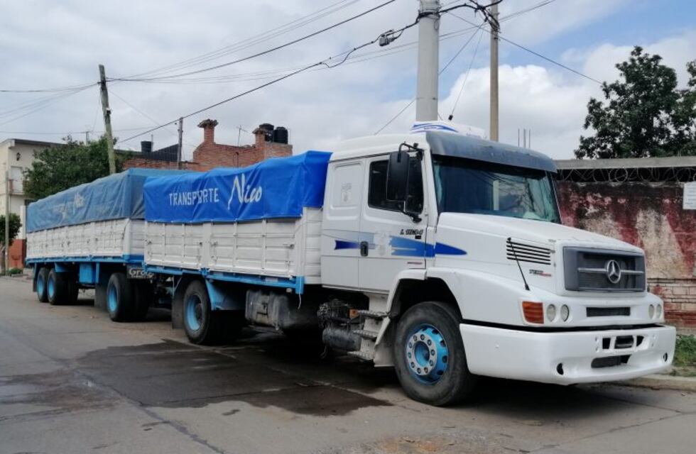 Salteño ofreció su camión para colaborar durante la cuarentena