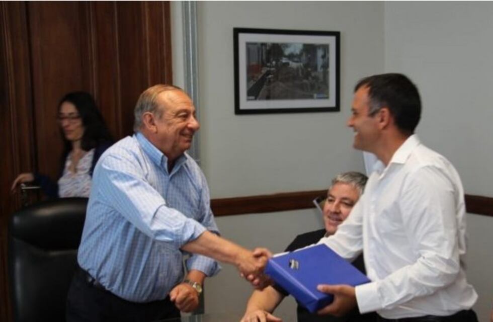 El Intendente Sánchez recibió a Nahuel Borcano primer donante de médula ósea de Tres Arroyos